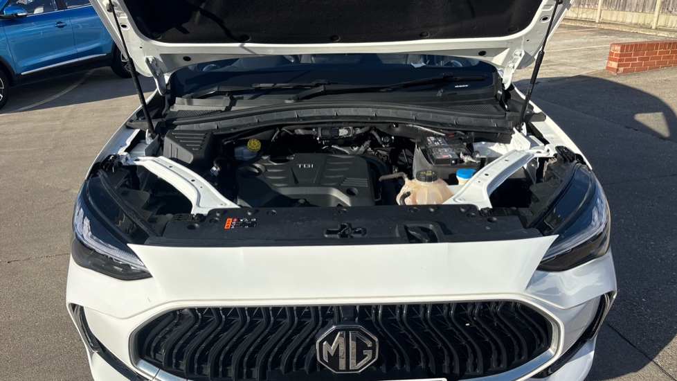 MG HS 1.5 T-GDI Trophy 5dr DCT Petrol Hatchback - Image 8