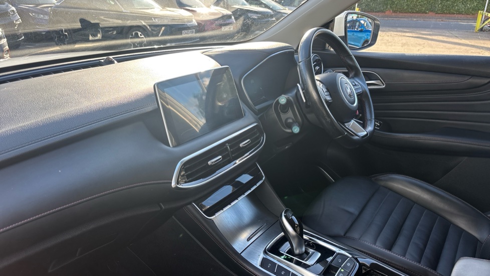 MG HS 1.5 T-GDI Trophy 5dr DCT Petrol Hatchback - Image 9
