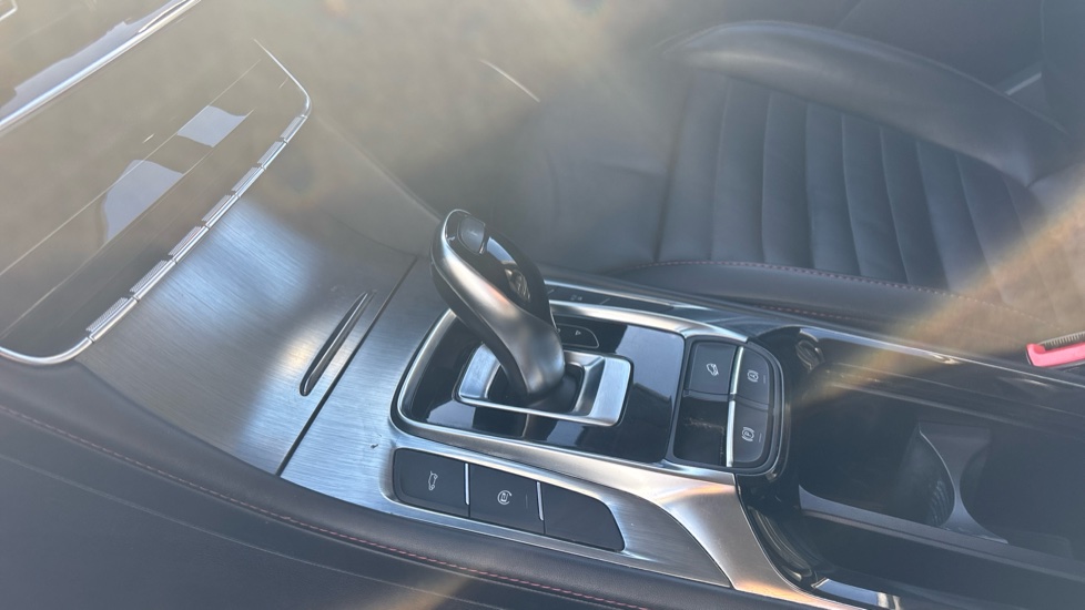 MG HS 1.5 T-GDI Trophy 5dr DCT Petrol Hatchback - Image 13