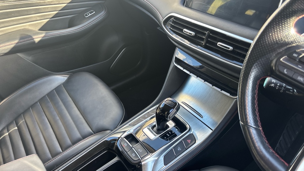 MG HS 1.5 T-GDI Trophy 5dr DCT Petrol Hatchback - Image 14