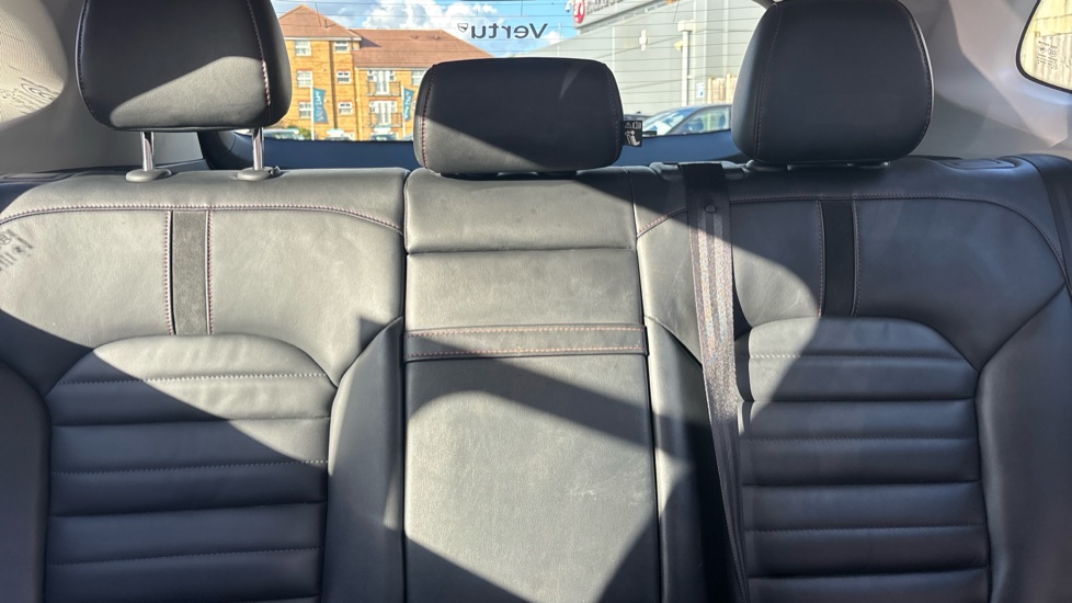 MG HS 1.5 T-GDI Trophy 5dr DCT Petrol Hatchback - Image 15