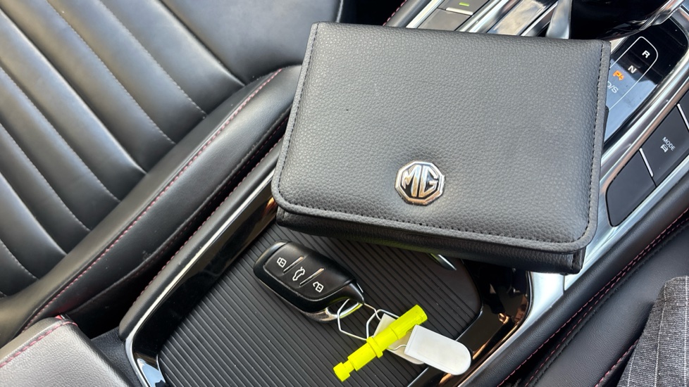 MG HS 1.5 T-GDI Trophy 5dr DCT Petrol Hatchback - Image 19