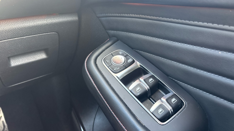 MG HS 1.5 T-GDI Trophy 5dr DCT Petrol Hatchback - Image 23