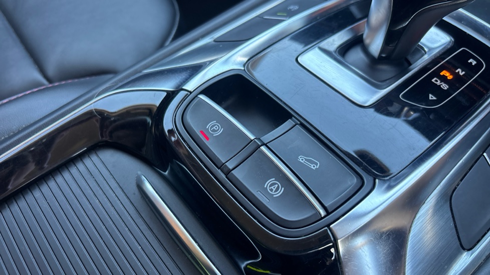 MG HS 1.5 T-GDI Trophy 5dr DCT Petrol Hatchback - Image 34