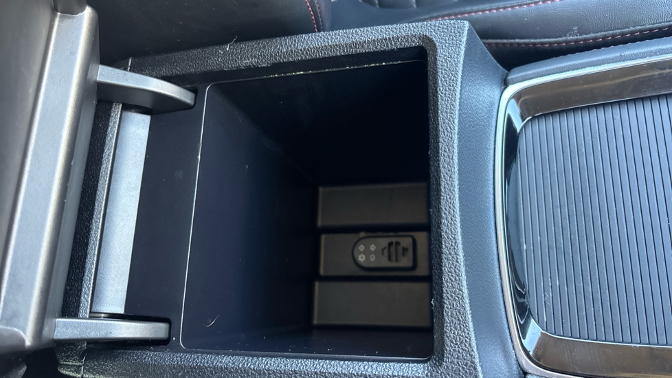 MG HS 1.5 T-GDI Trophy 5dr DCT Petrol Hatchback - Image 37