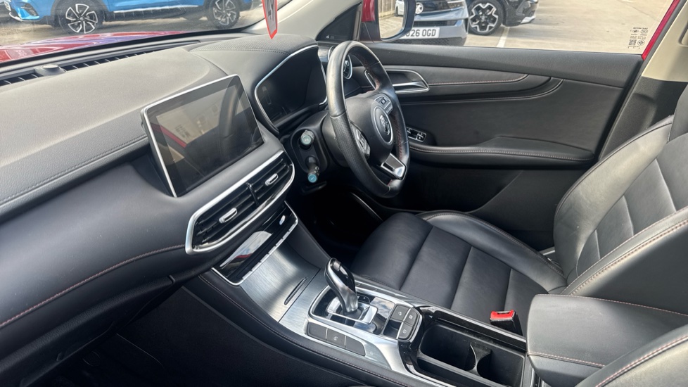 MG HS 1.5 T-GDI Excite 5dr DCT Petrol Hatchback - Image 9