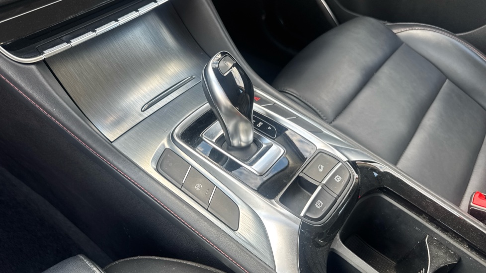 MG HS 1.5 T-GDI Excite 5dr DCT Petrol Hatchback - Image 13