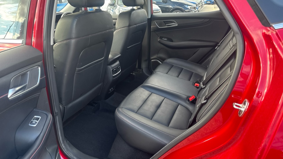 MG HS 1.5 T-GDI Excite 5dr DCT Petrol Hatchback - Image 16
