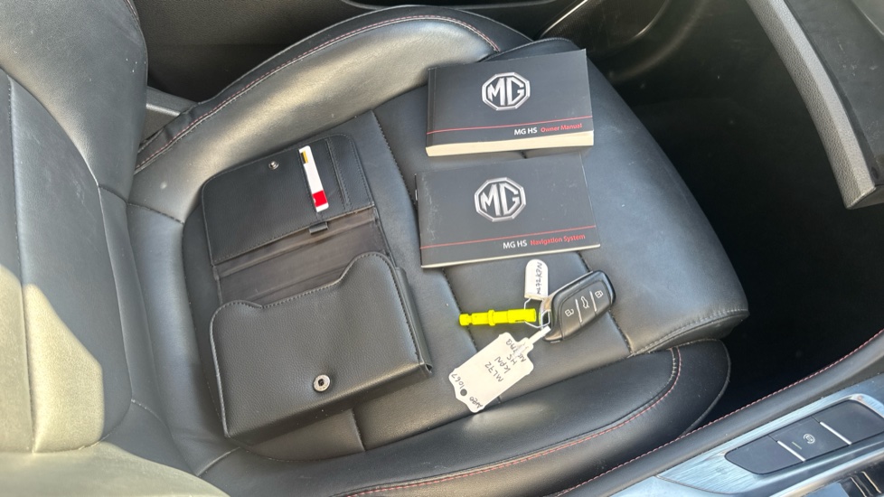 MG HS 1.5 T-GDI Excite 5dr DCT Petrol Hatchback - Image 19