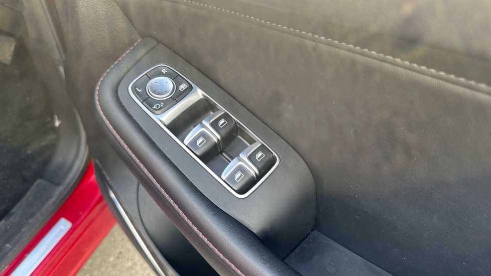 MG HS 1.5 T-GDI Excite 5dr DCT Petrol Hatchback - Image 36