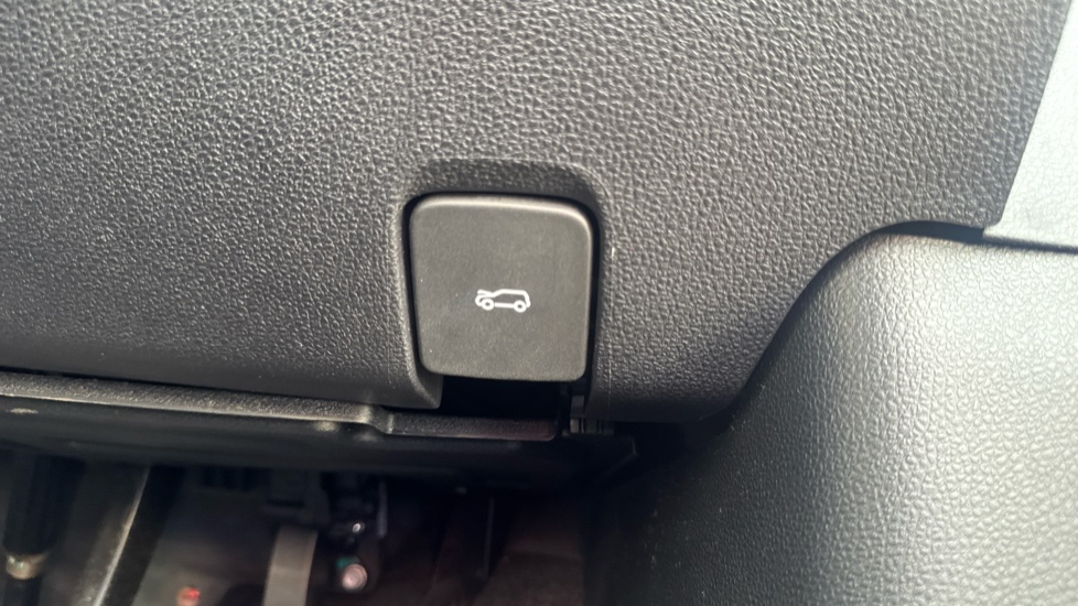 MG HS 1.5 T-GDI Excite 5dr DCT Petrol Hatchback - Image 39