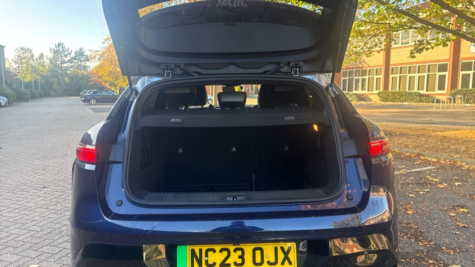 Renault Megane E-Tech EV60 160kW Techno 60kWh Optimum Charge 5dr Auto Electric Hatchback - Image 4