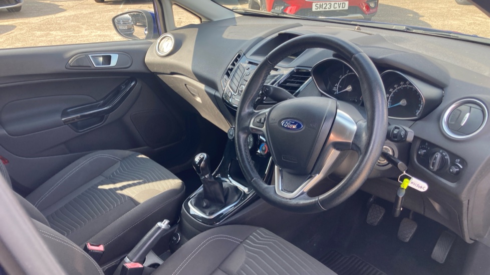 Ford Fiesta 1.25 82 Zetec 5dr Petrol Hatchback - Image 11