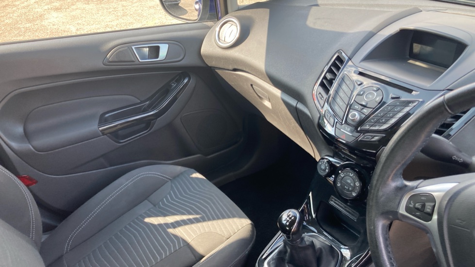 Ford Fiesta 1.25 82 Zetec 5dr Petrol Hatchback - Image 14