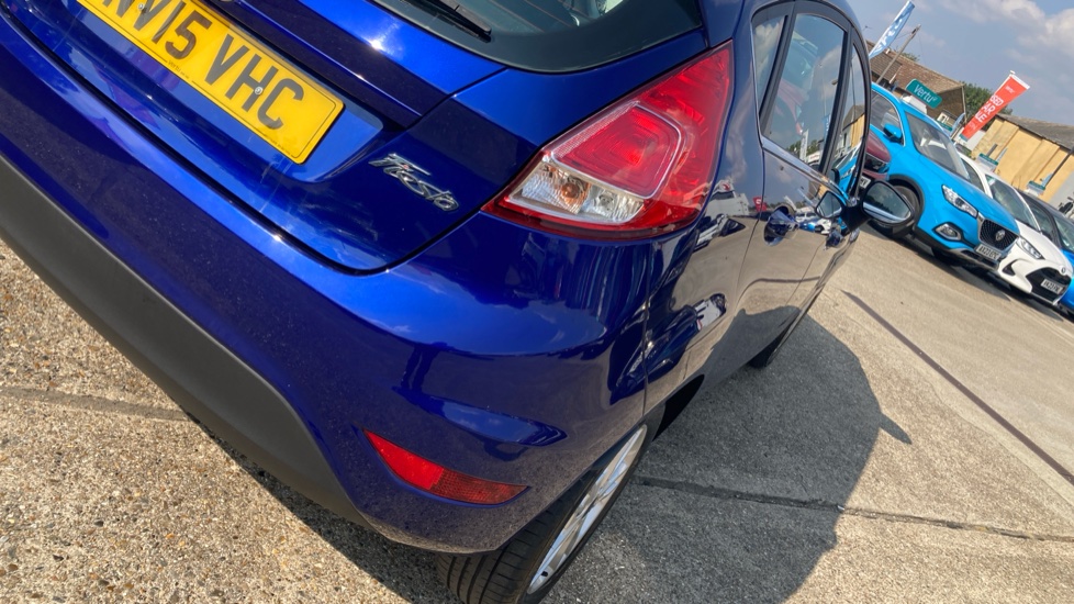 Ford Fiesta 1.25 82 Zetec 5dr Petrol Hatchback - Image 31