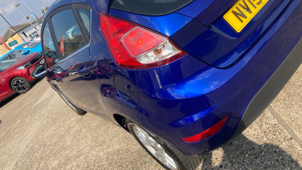 Ford Fiesta 1.25 82 Zetec 5dr Petrol Hatchback - Image 32