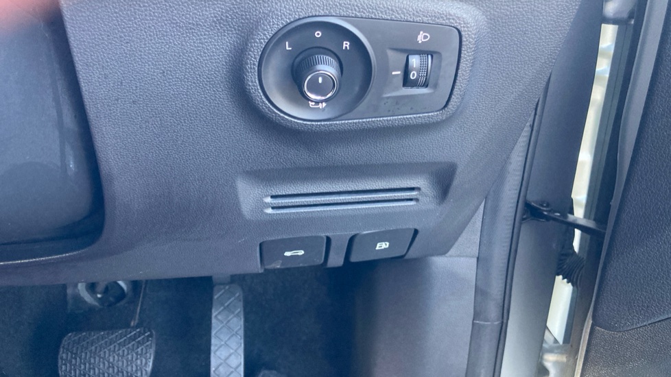 MG ZS 1.0T GDi Exclusive 5dr DCT Petrol Hatchback - Image 36