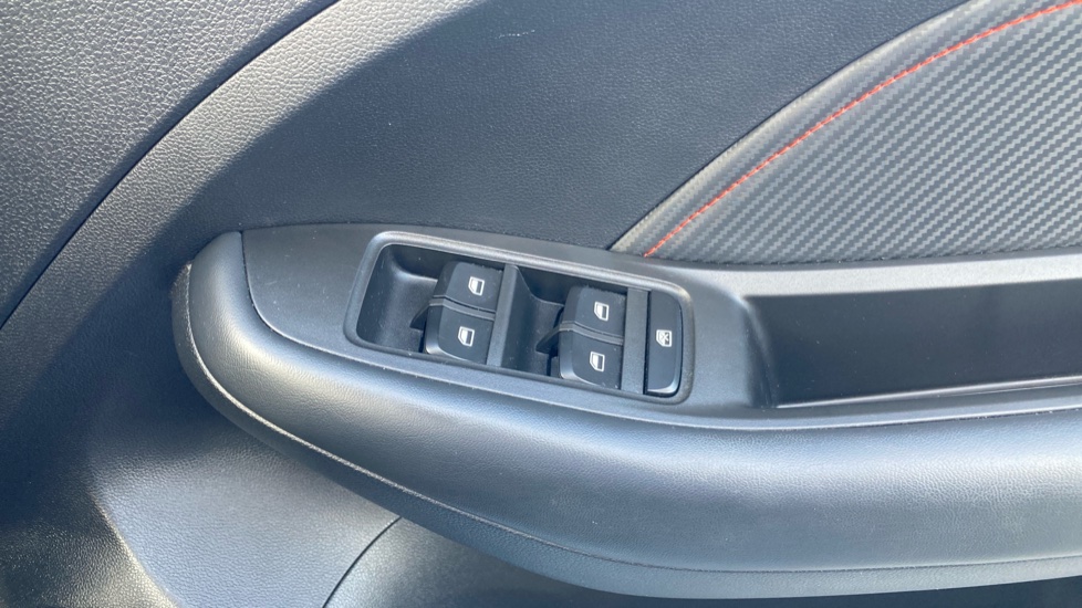 MG ZS 1.0T GDi Exclusive 5dr DCT Petrol Hatchback - Image 37