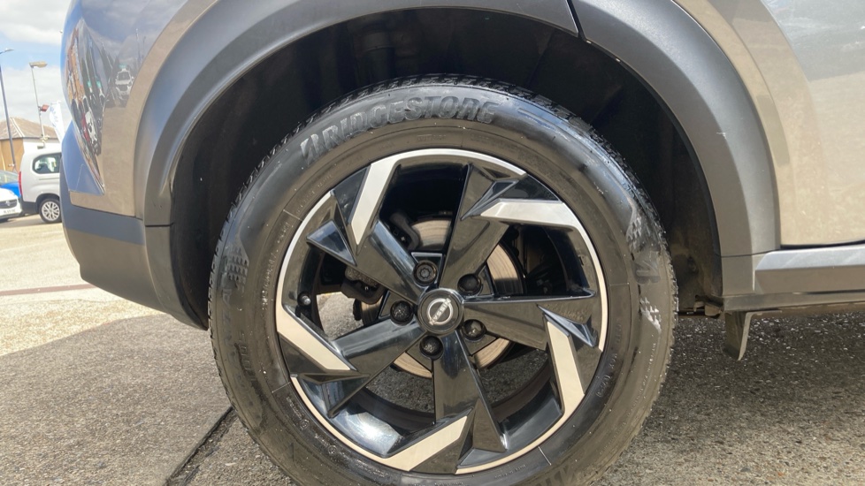 Nissan Juke 1.0 DiG-T 114 N-Connecta 5dr DCT Petrol Hatchback - Image 7