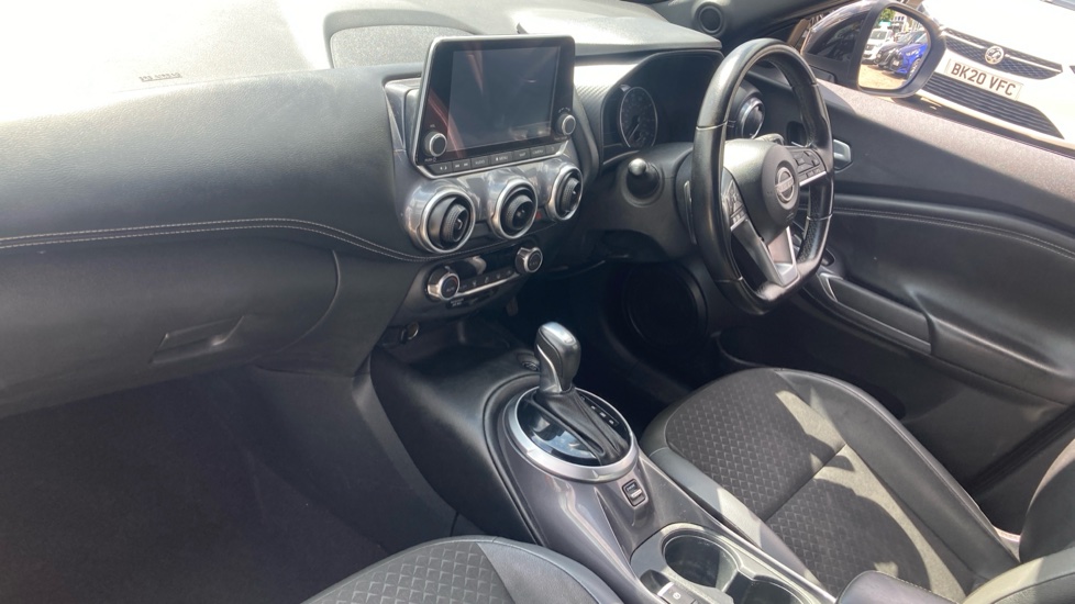 Nissan Juke 1.0 DiG-T 114 N-Connecta 5dr DCT Petrol Hatchback - Image 9