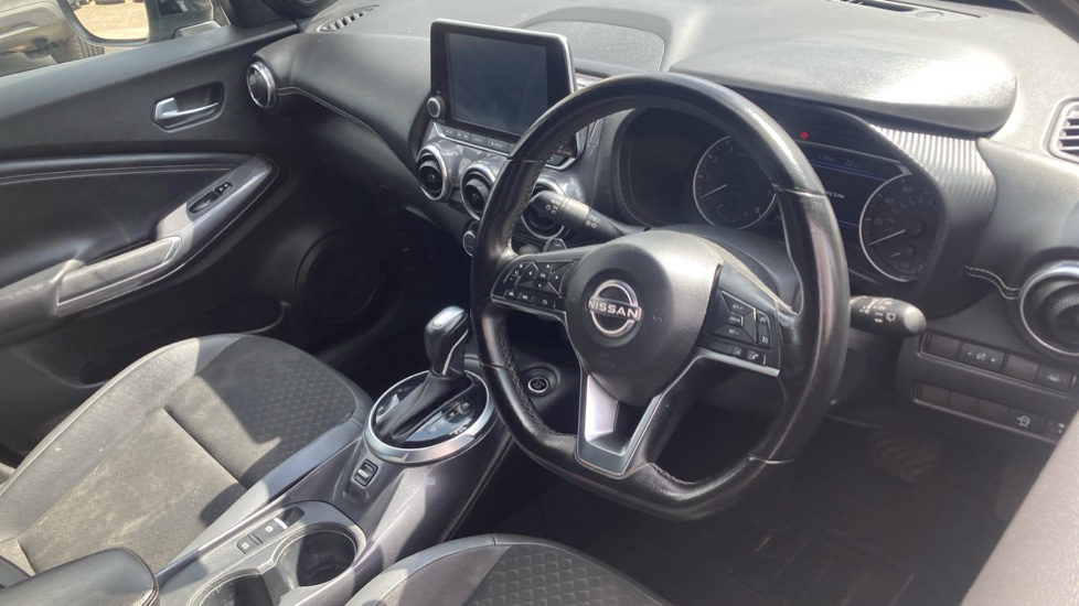 Nissan Juke 1.0 DiG-T 114 N-Connecta 5dr DCT Petrol Hatchback - Image 11