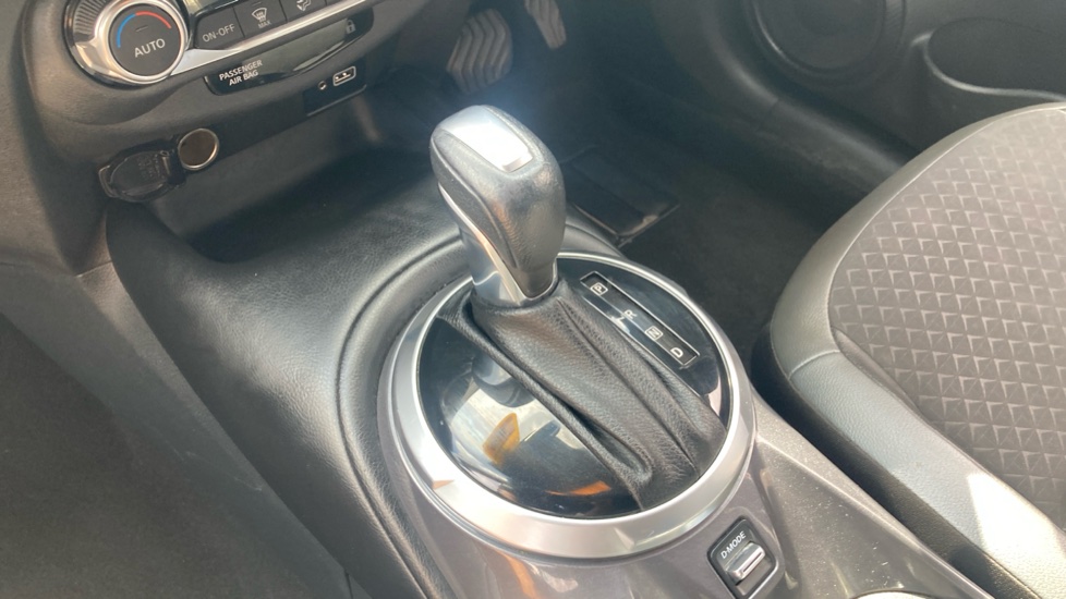 Nissan Juke 1.0 DiG-T 114 N-Connecta 5dr DCT Petrol Hatchback - Image 13