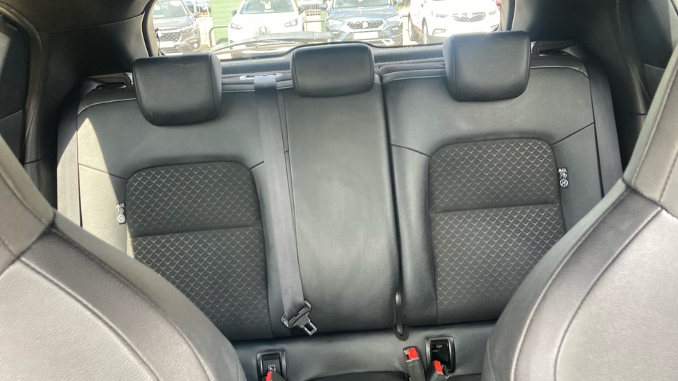 Nissan Juke 1.0 DiG-T 114 N-Connecta 5dr DCT Petrol Hatchback - Image 15