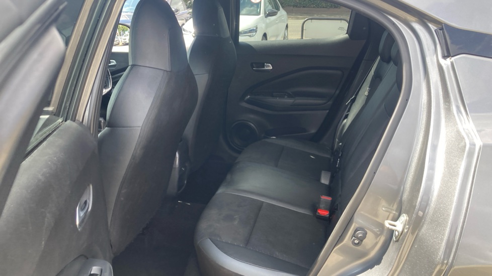 Nissan Juke 1.0 DiG-T 114 N-Connecta 5dr DCT Petrol Hatchback - Image 16