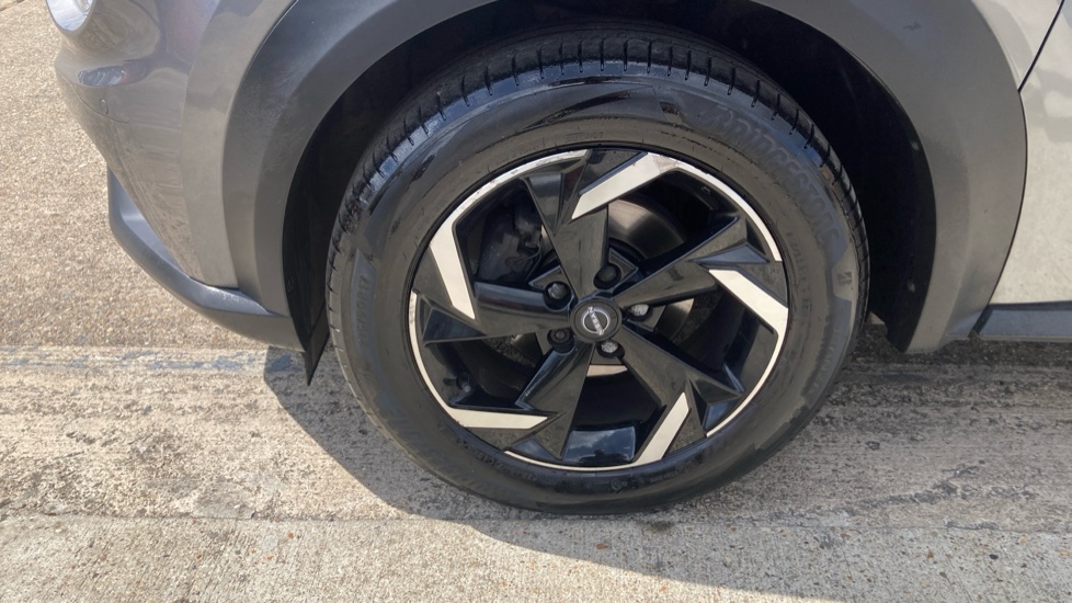 Nissan Juke 1.0 DiG-T 114 N-Connecta 5dr DCT Petrol Hatchback - Image 23