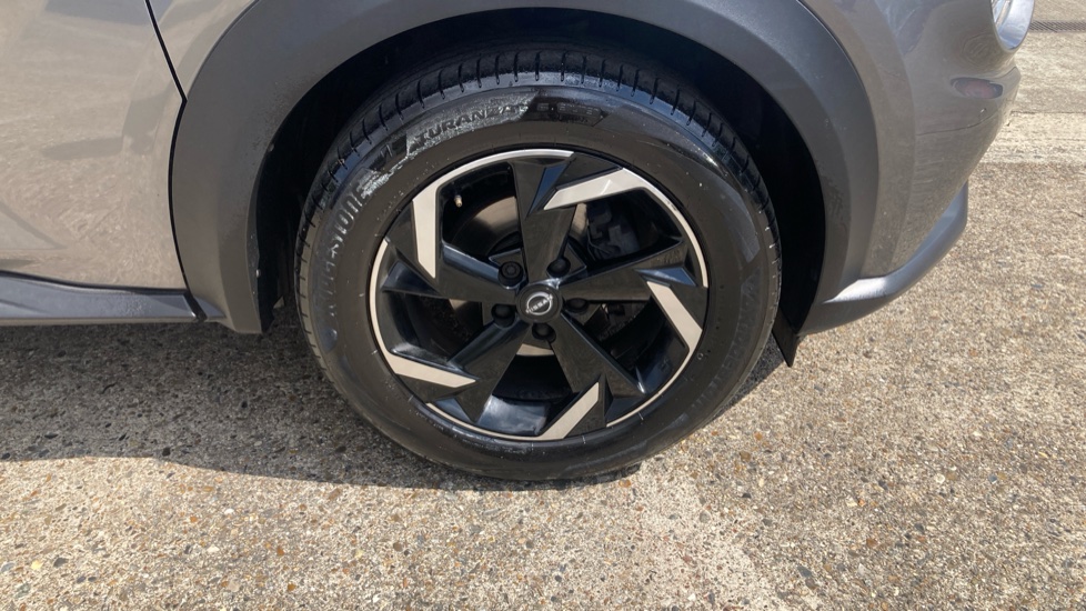 Nissan Juke 1.0 DiG-T 114 N-Connecta 5dr DCT Petrol Hatchback - Image 32