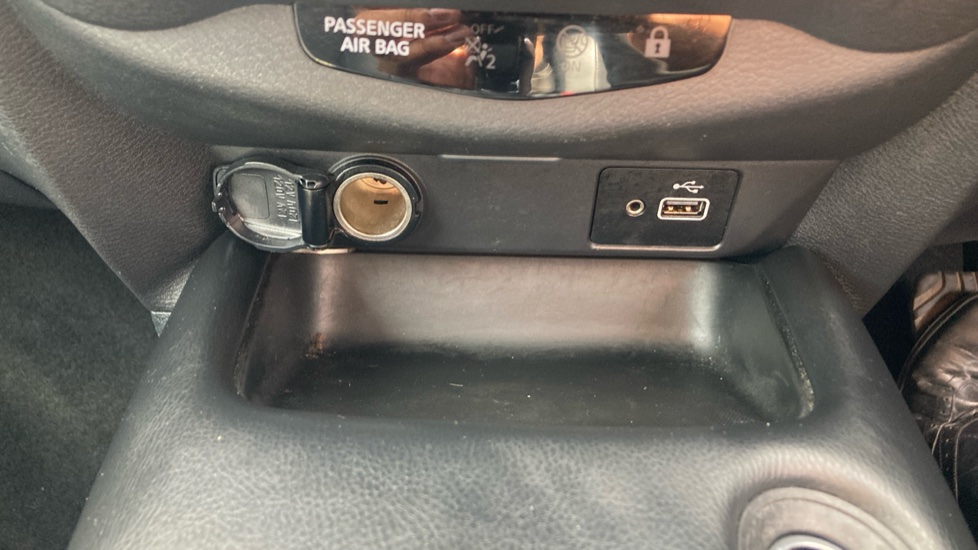 Nissan Juke 1.0 DiG-T 114 N-Connecta 5dr DCT Petrol Hatchback - Image 40