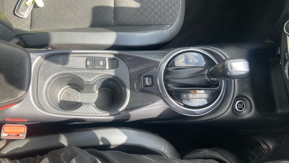 Nissan Juke 1.0 DiG-T 114 N-Connecta 5dr DCT Petrol Hatchback - Image 41