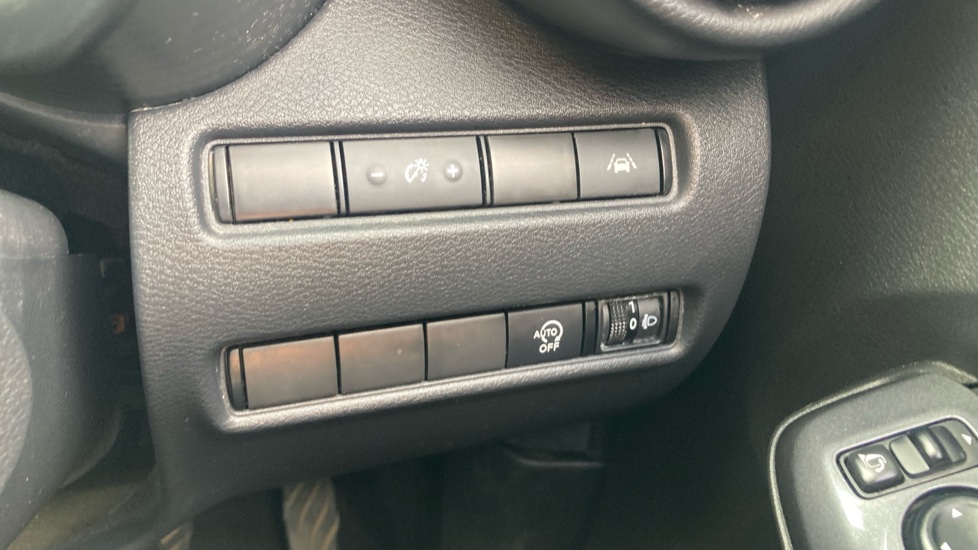 Nissan Juke 1.0 DiG-T 114 N-Connecta 5dr DCT Petrol Hatchback - Image 46