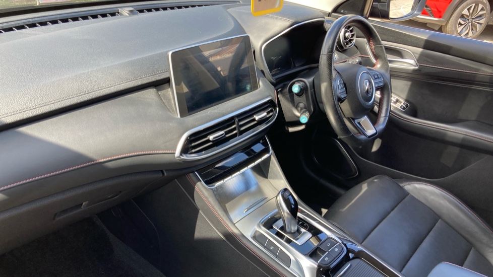MG HS 1.5 T-GDI Excite 5dr DCT Petrol Hatchback - Image 9