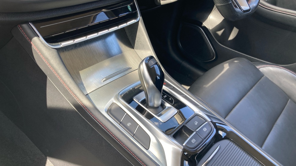 MG HS 1.5 T-GDI Excite 5dr DCT Petrol Hatchback - Image 13