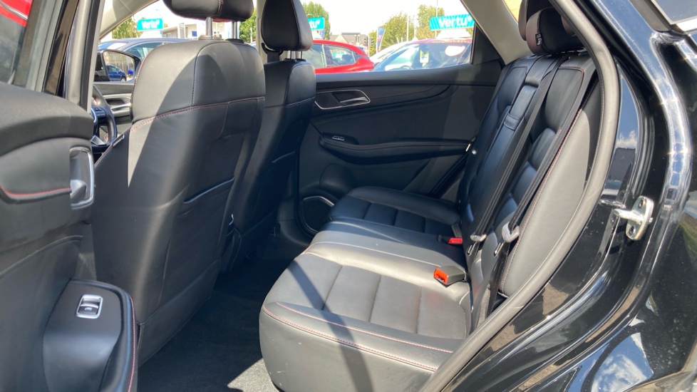 MG HS 1.5 T-GDI Excite 5dr DCT Petrol Hatchback - Image 16