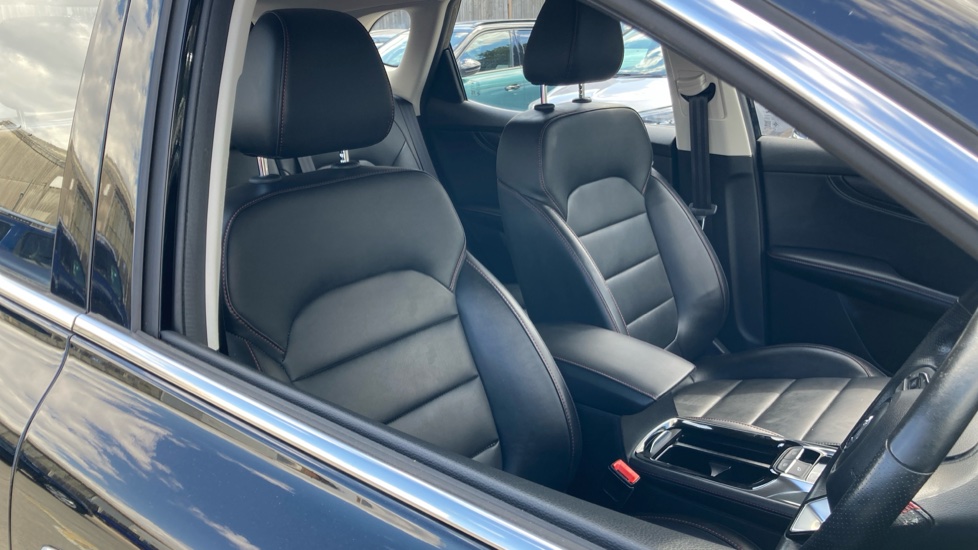 MG HS 1.5 T-GDI Excite 5dr DCT Petrol Hatchback - Image 33