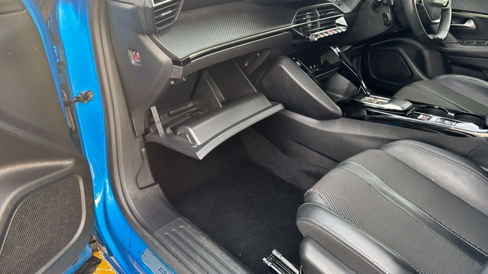 Peugeot 2008 1.2 PureTech 130 GT 5dr EAT8 Petrol Estate - Image 48