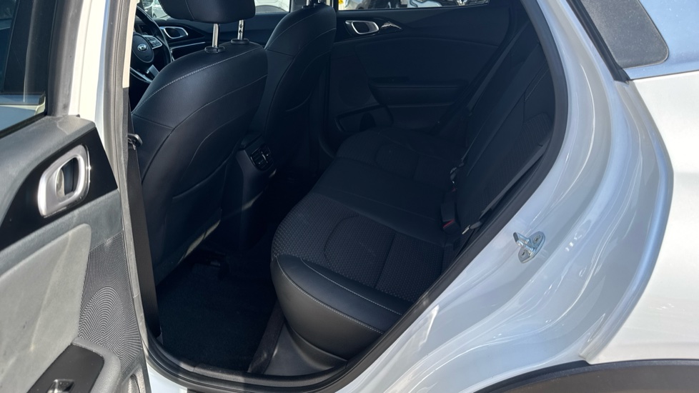 Kia Xceed 1.4T GDi ISG 3 5dr DCT Petrol Hatchback - Image 16