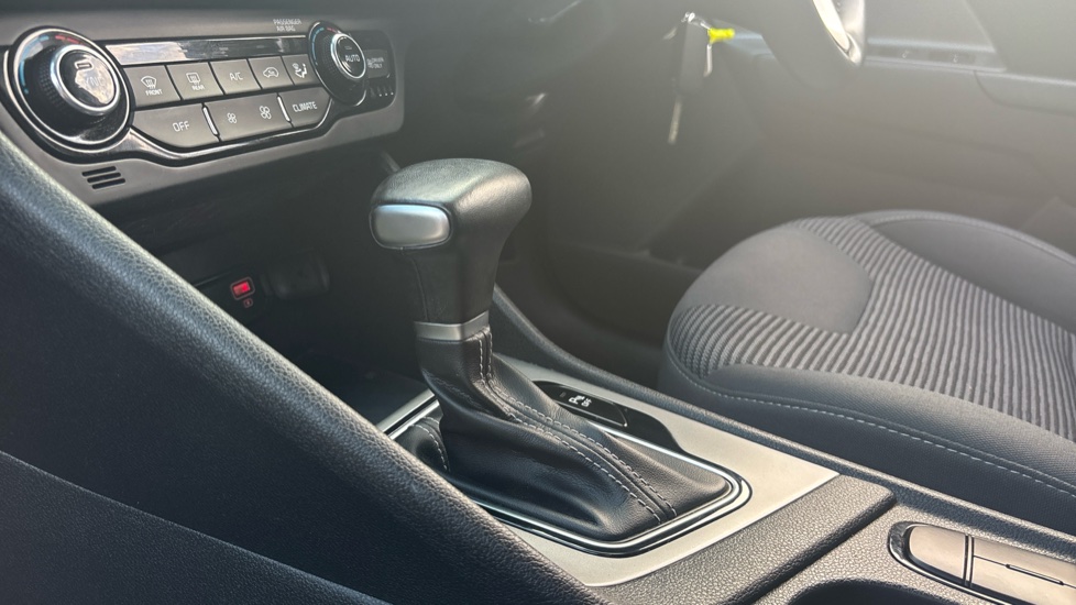 Kia Niro 1.6 GDi Hybrid 2 5dr DCT Hybrid Estate - Image 13
