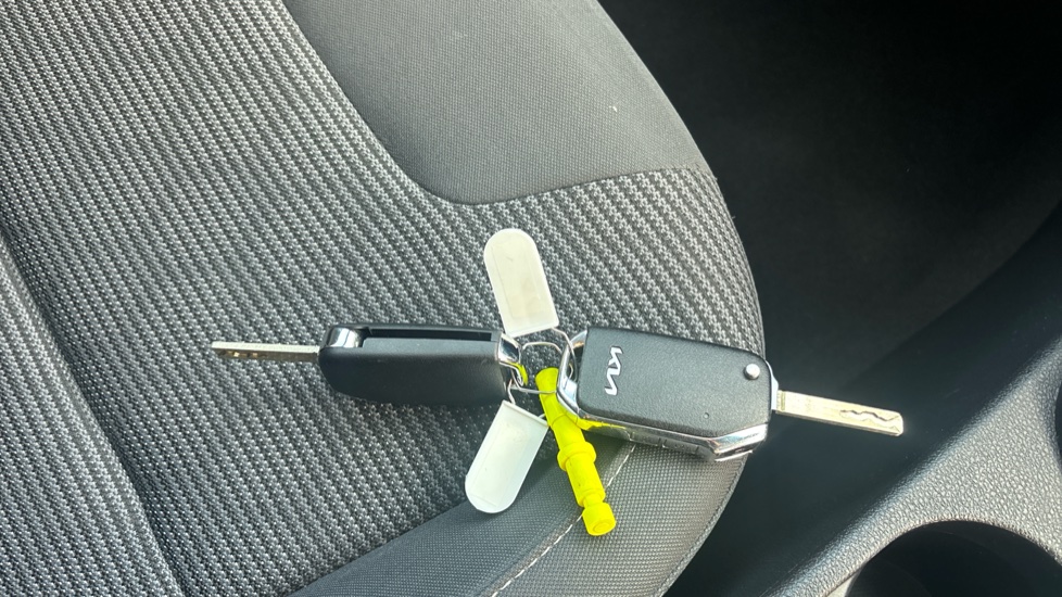 Kia Niro 1.6 GDi Hybrid 2 5dr DCT Hybrid Estate - Image 19