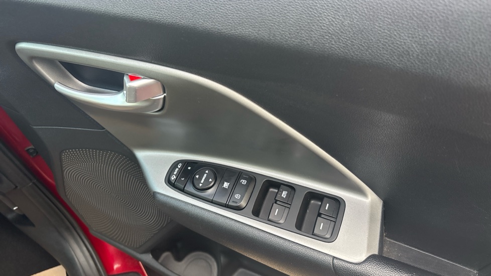 Kia Niro 1.6 GDi Hybrid 2 5dr DCT Hybrid Estate - Image 32