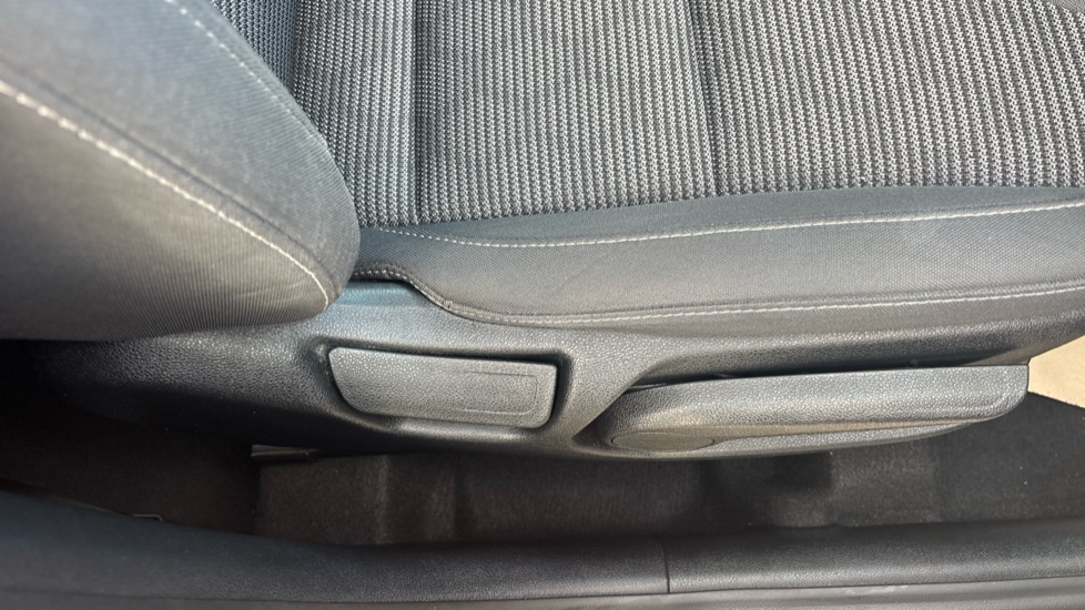 Kia Niro 1.6 GDi Hybrid 2 5dr DCT Hybrid Estate - Image 33