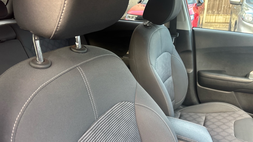 Kia Niro 1.6 GDi Hybrid 2 5dr DCT Hybrid Estate - Image 34
