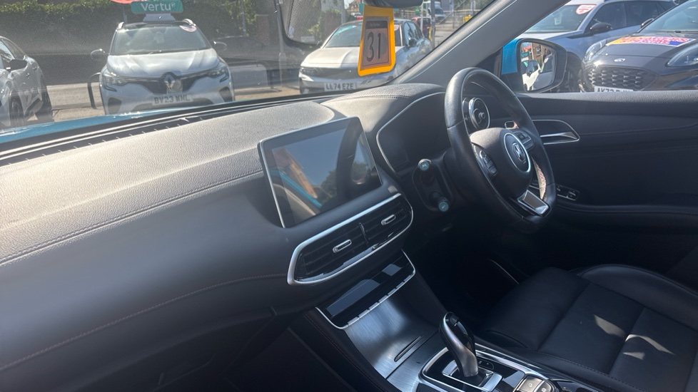 MG HS 1.5 T-GDI Excite 5dr DCT Petrol Hatchback - Image 9