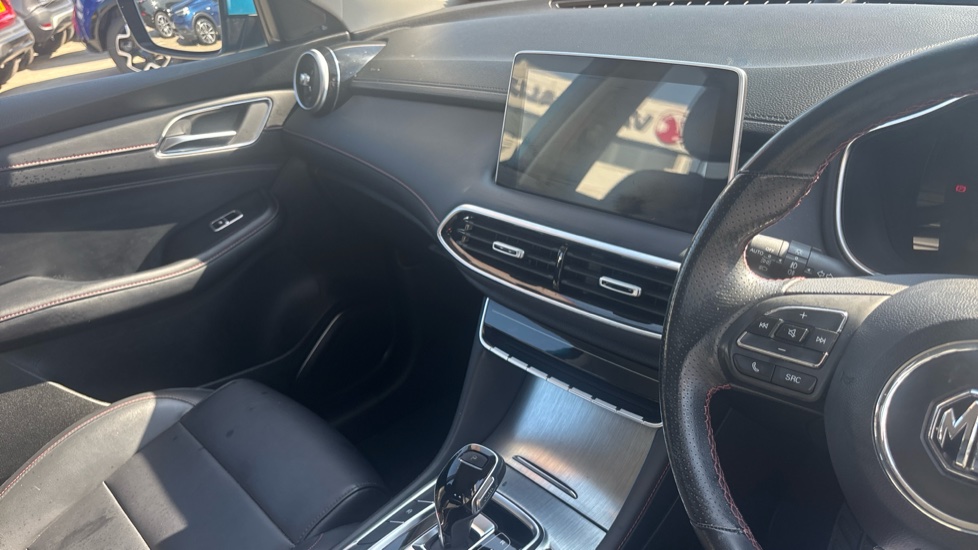 MG HS 1.5 T-GDI Excite 5dr DCT Petrol Hatchback - Image 14