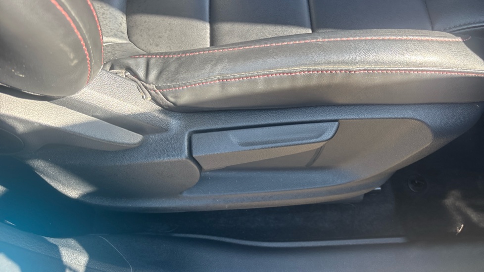 MG HS 1.5 T-GDI Excite 5dr DCT Petrol Hatchback - Image 31
