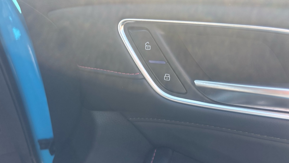 MG HS 1.5 T-GDI Excite 5dr DCT Petrol Hatchback - Image 33