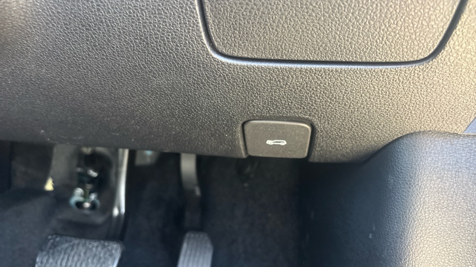 MG HS 1.5 T-GDI Excite 5dr DCT Petrol Hatchback - Image 36