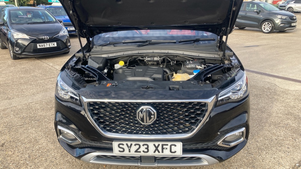 MG HS 1.5 T-GDI Exclusive 5dr DCT Petrol Hatchback - Image 8